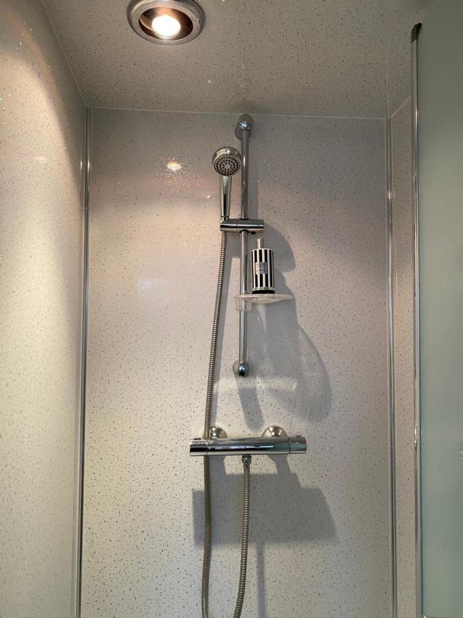 1 Luxurious Double Bedroom With Private Shower Reading Exteriér fotografie