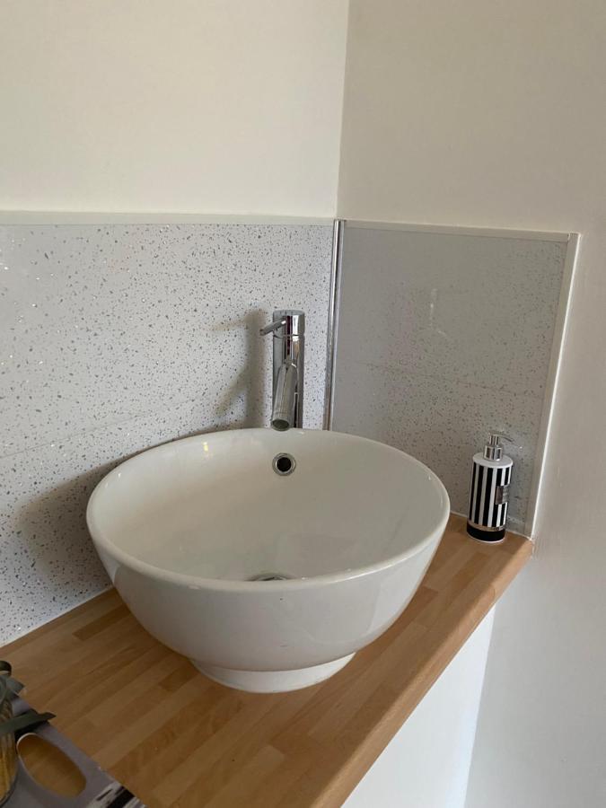1 Luxurious Double Bedroom With Private Shower Reading Exteriér fotografie