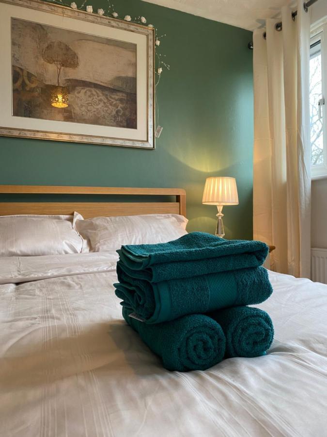 1 Luxurious Double Bedroom With Private Shower Reading Exteriér fotografie