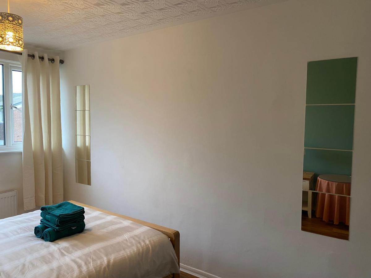 1 Luxurious Double Bedroom With Private Shower Reading Exteriér fotografie