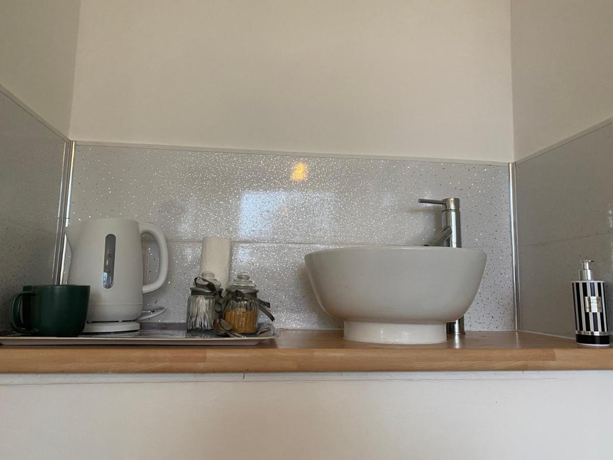 1 Luxurious Double Bedroom With Private Shower Reading Exteriér fotografie
