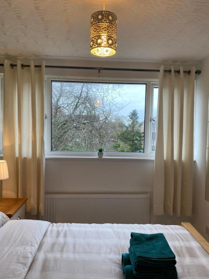 1 Luxurious Double Bedroom With Private Shower Reading Exteriér fotografie